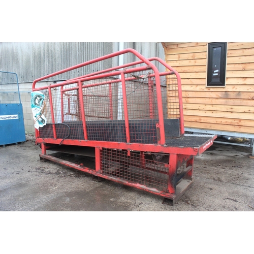 219 - A SURREY TREADMILLS HORSE EXERCISER NO VAT