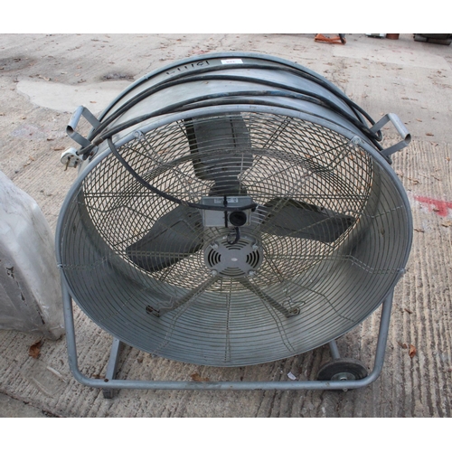 328 - LARGE FAN  NO VAT