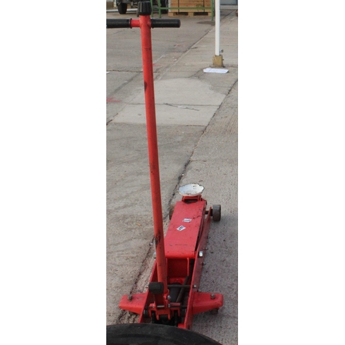 668 - TROLLEY JACK + VAT