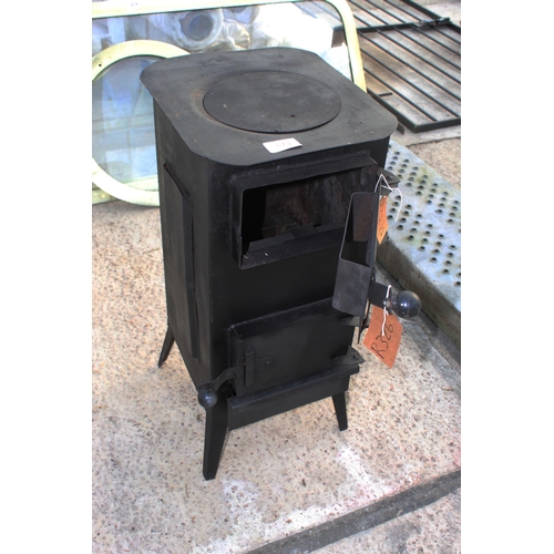 673 - CAST IRON DOUBLE OPENING STOVE/WOOD BURNER  NO VAT