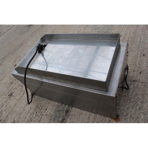 882 - A ELECTRIC GRIDDLE IN WORKING ORDER + VAT