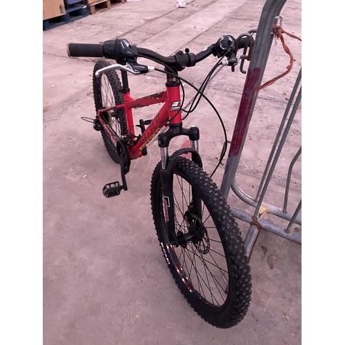 1878A - A CARRERA BOYS BIKE WITH FRONT SUSPENSION AND 21 SPEED SHIMANO GEAR SYSTEM