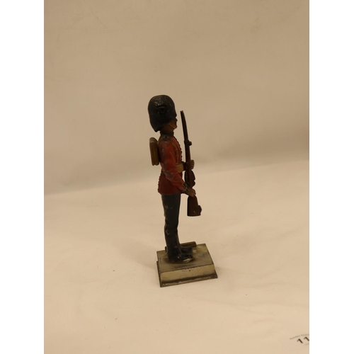 112 - A VINTAGE PAINTED BRONZE OF A GRENADIER GUARD, HEIGHT 20CM