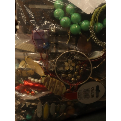 121 - A VERY LARGE QUANTITY OF UNSORTED COSTUME JEWELLERY - 5KG