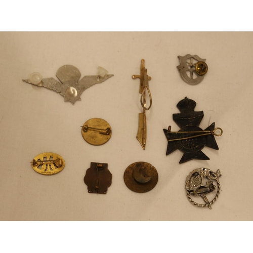 126 - ACOLLECTION OF VINTAGE BADGES TO INCLUDE MILITARIA - 9 IN TOTAL