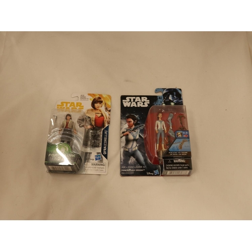 129 - TWO MINT ON CARD STAR WARS 3.75 INCH STAR WARS FIGURES, 'PRINCESS LEIA ORGANA' AND QI'RA (CORELLIA)