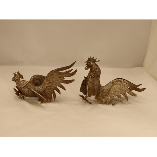 152 - A PAIR OF VINTAGE WHITE METAL FIGHTING COCK FIGURES