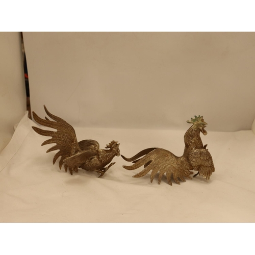 152 - A PAIR OF VINTAGE WHITE METAL FIGHTING COCK FIGURES