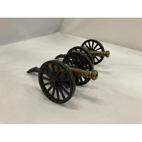 172 - A PAIR OF NON FIRING MODEL NAPOLEONIC WAR CANNONS, 12.5CM BARRELS, LENGTH 19CM