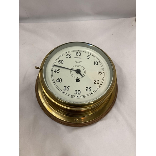 179 - A VINTAGE BRASS SMITHS ASTRAL WALL CLOCK, DIAMETER 29CM