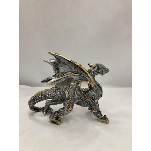 182 - A MECHANICAL STYLE DRAGON, HEIGHT 15CM, LENGTH 19CM