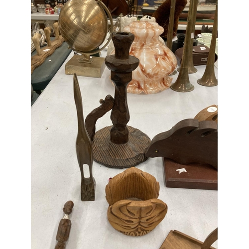 193 - A QUANTITY OF TREEN ITEMS TO INCLUDE ANIMALS, A CANDLESTICK, FOLD DOWN BOWL, ETC