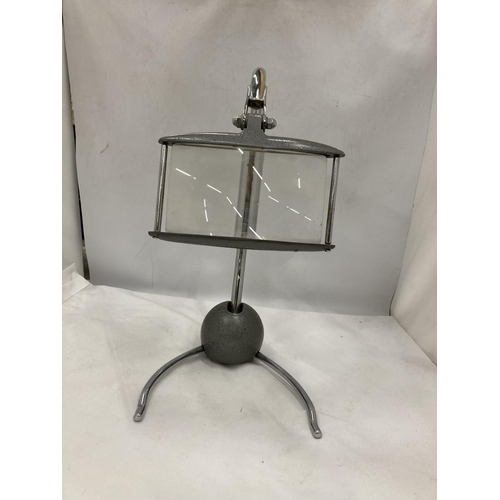 199 - A VERY HEAVY VINTAGE BAUUHAUS STYLER TABLE MAGNIFIER, HEIGHT 40CM