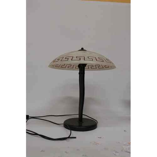 230 - A HEAVY VINTAGE STYLE TABLE LAMP WITH METAL BASE AND GLASS SHADE, HEIGHT APPROX 42CM