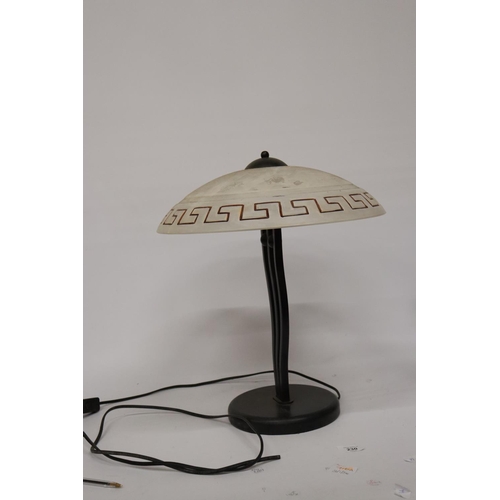 230 - A HEAVY VINTAGE STYLE TABLE LAMP WITH METAL BASE AND GLASS SHADE, HEIGHT APPROX 42CM