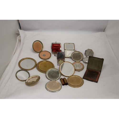 249 - A COLLECTION OF VINTAGE COMPACTS TO INCLUDE STRATTON, ETC