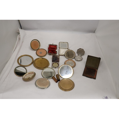 249 - A COLLECTION OF VINTAGE COMPACTS TO INCLUDE STRATTON, ETC