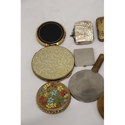 249 - A COLLECTION OF VINTAGE COMPACTS TO INCLUDE STRATTON, ETC