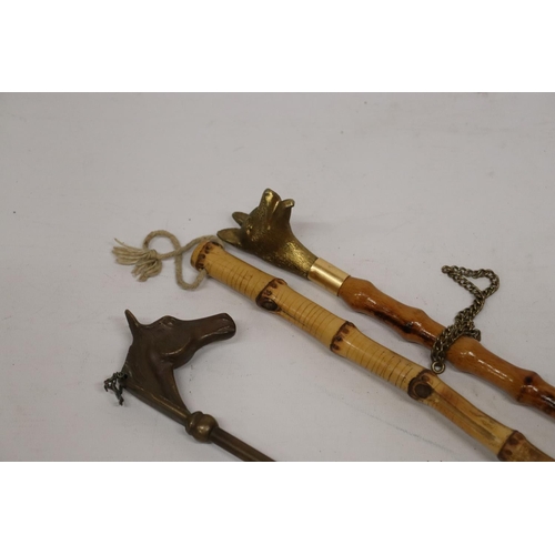 258 - THREE VINTAGE SHOE HORNS, ONE WITH A HORSES HEAD AND ONE WITH A FOX HEAD