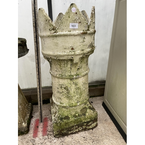 1631 - A DECORATIVE KINGS CHIMNEY POT