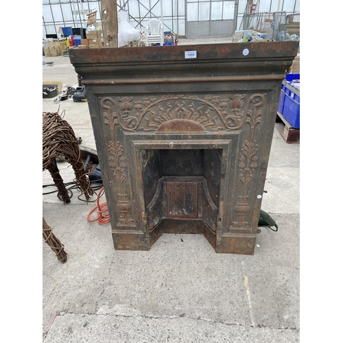 1660 - A DECORATIVE CAST IRON FIRE PLACE SURROUND