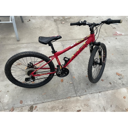 1878A - A CARRERA BOYS BIKE WITH FRONT SUSPENSION AND 21 SPEED SHIMANO GEAR SYSTEM