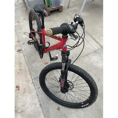 1878A - A CARRERA BOYS BIKE WITH FRONT SUSPENSION AND 21 SPEED SHIMANO GEAR SYSTEM