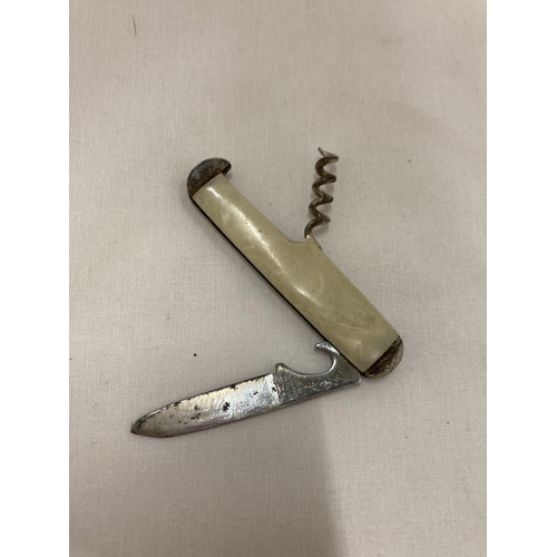 42 - A VINTAGE POCKET KNIFE