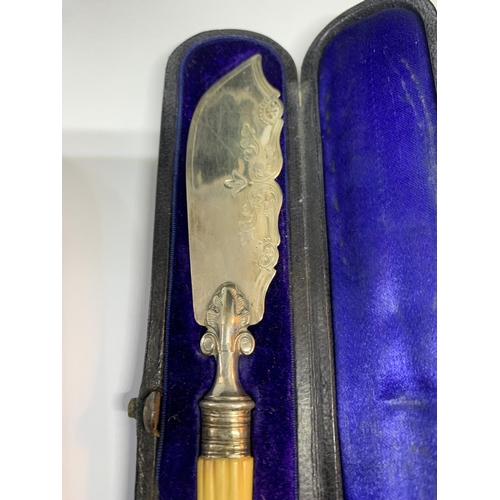 46 - A HALLMARKED SHEFFIELD (CROWN) SILVER BUTTER KNIFE IN ORIGINAL BOX