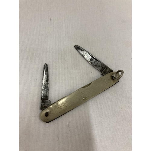 51 - A VINTAGE POCKET KNIFE