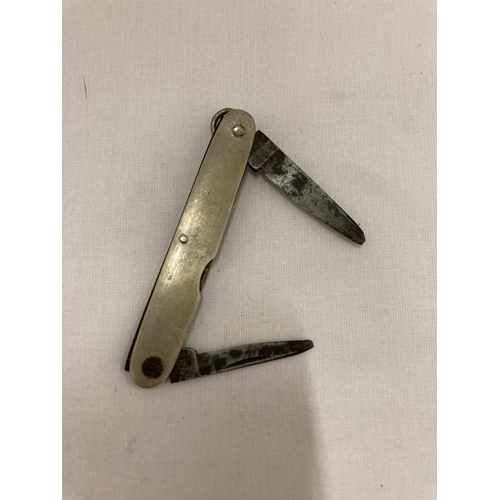 51 - A VINTAGE POCKET KNIFE