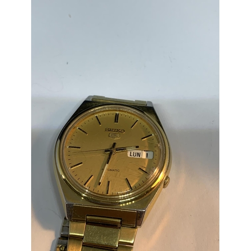 697 - A SEIKO AUTOMATIC WRIST WATCH SEEN WORKING BUT NO WARRANTY