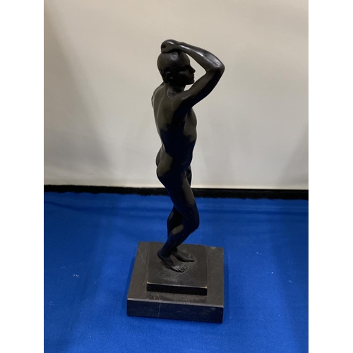 8 - A BRONZE SCULPTURE OF A MAN ON A MARBLE BASE SIGNED