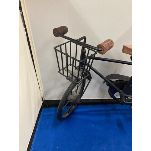 859 - A METAL AND WOOD MODEL OF A DELIVERY BIKE, HEIGHT 20CM, LENGTH 38CM