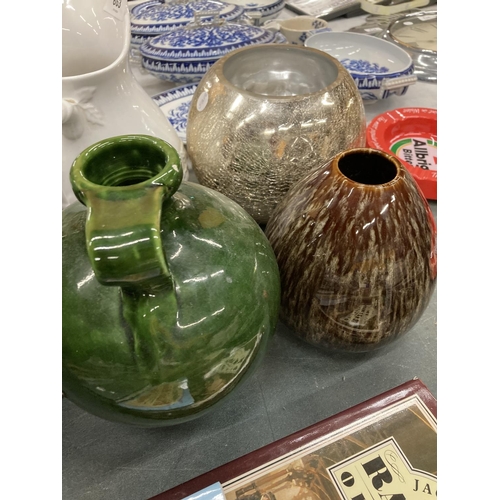 863 - A QUATITY OF LARGE CERAMICS TO INCLUDE JUGS AND VASES