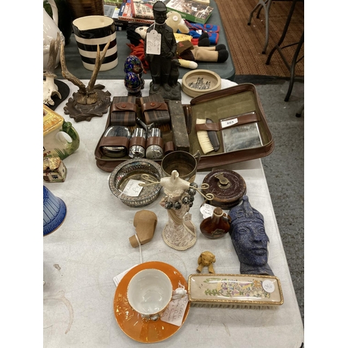 865 - A MIXED LOT TO INCLUDE A GENTLEMAN'S GROOMING KIT, FIGURES, A VINTAGE TAPE MEASURE, ETC