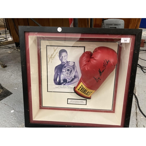 94 - A FRAMED & SIGNED SUGAR SHANE MOSLEY BOXING GLOVE & PHOTOGRAPH