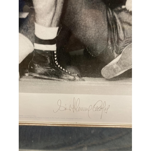 95 - A SIGNED AND FRAMED MUHAMMED ALI & HENRY COOPER PHOTOGRAPH WITH CERTIFICATE OF AUTHENTICITY