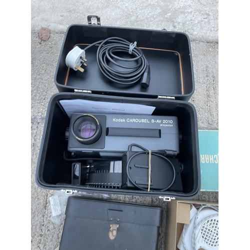 2476 - A KODAK CAROUSEL PROJECTOR AND A MORPHY RICHARDS HAIR DRYER ETC