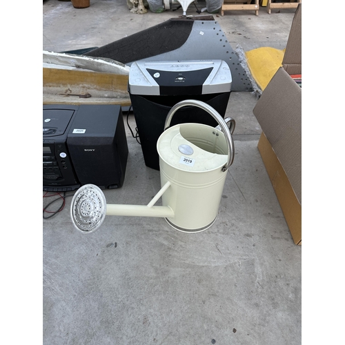 2019 - A PARTNERS PAPER SHREDDER AND A KENT & STOWE WATERING CAN