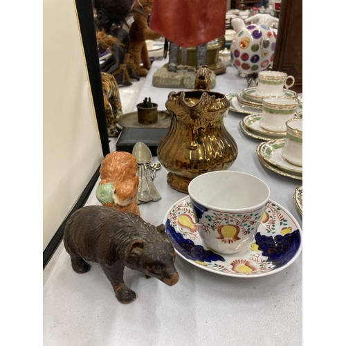 164 - A MIXED LOT TO INCLUDE A GAUDY WELSH CUP AND SAUCER, BLACK FOREST STYLE BEAR, LUSTRE JUG, BOXED SHOE... 