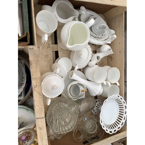 2330 - AN ASSORTMENT OF HOUSEHOLD CLEARANCE ITEMS TO INCLUDE CERAMICS AND GLASS WARE ETC