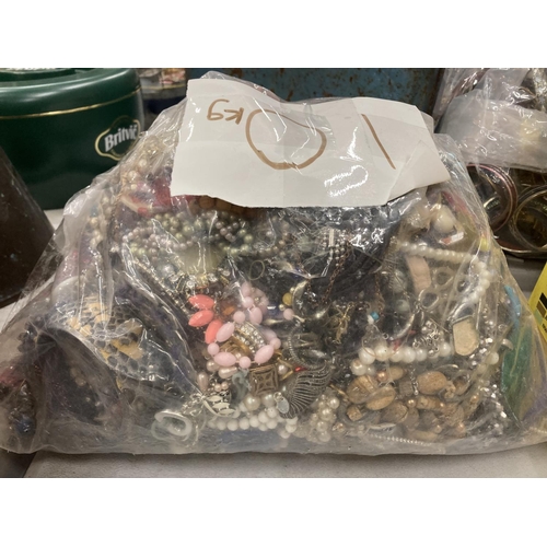 235 - A VERY LARGE QUANTITY OF COSTUME JEWELLERY  - 10KG IN TOTAL