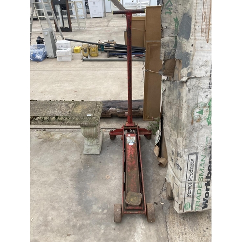 1851A - A HEAVY DUTY 5 TON TROLLEY JACK