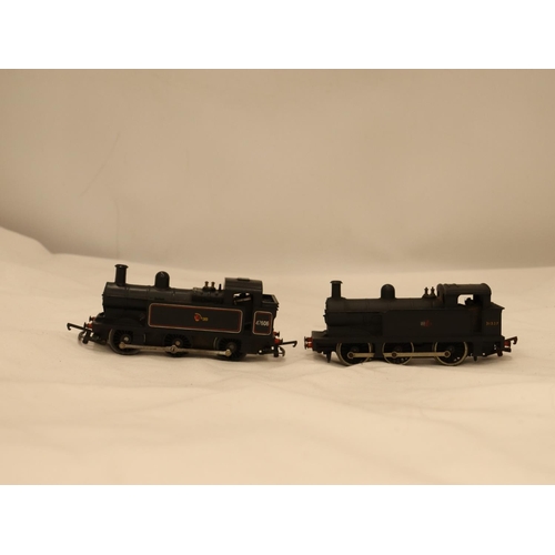 138 - TWO TRI-ANG TANK ENGINES