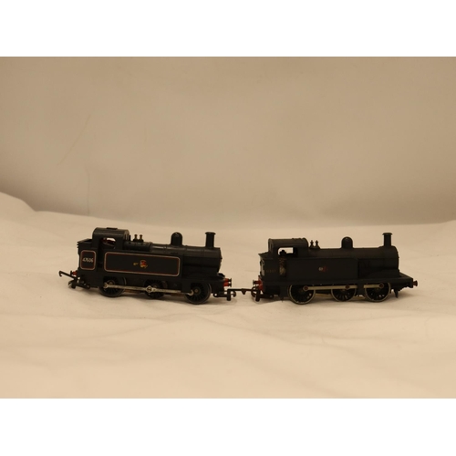 138 - TWO TRI-ANG TANK ENGINES