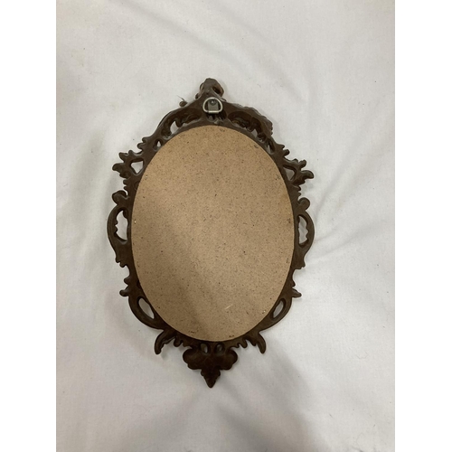 205 - A SMALL OVAL GILT MIRROR, PLEASE NOTE THE SIZE, 19CM X 29CM