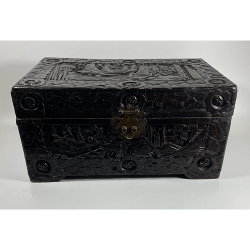 321 - A VINTAGE CHINESE STAINED HARDWOOD JEWELLERY BOX WITH BRASS CLASP, 15 X 30 CM