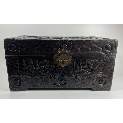 321 - A VINTAGE CHINESE STAINED HARDWOOD JEWELLERY BOX WITH BRASS CLASP, 15 X 30 CM