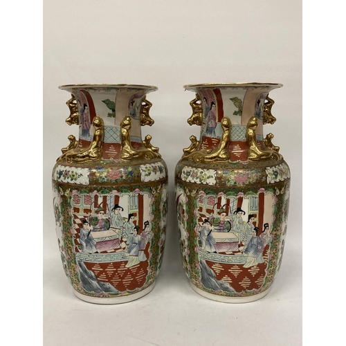 388 - A LARGE PAIR OF CHINESE FAJMILLE ROSE VASES WITH LIZARD MOULDED NECK AND LION HANDLES